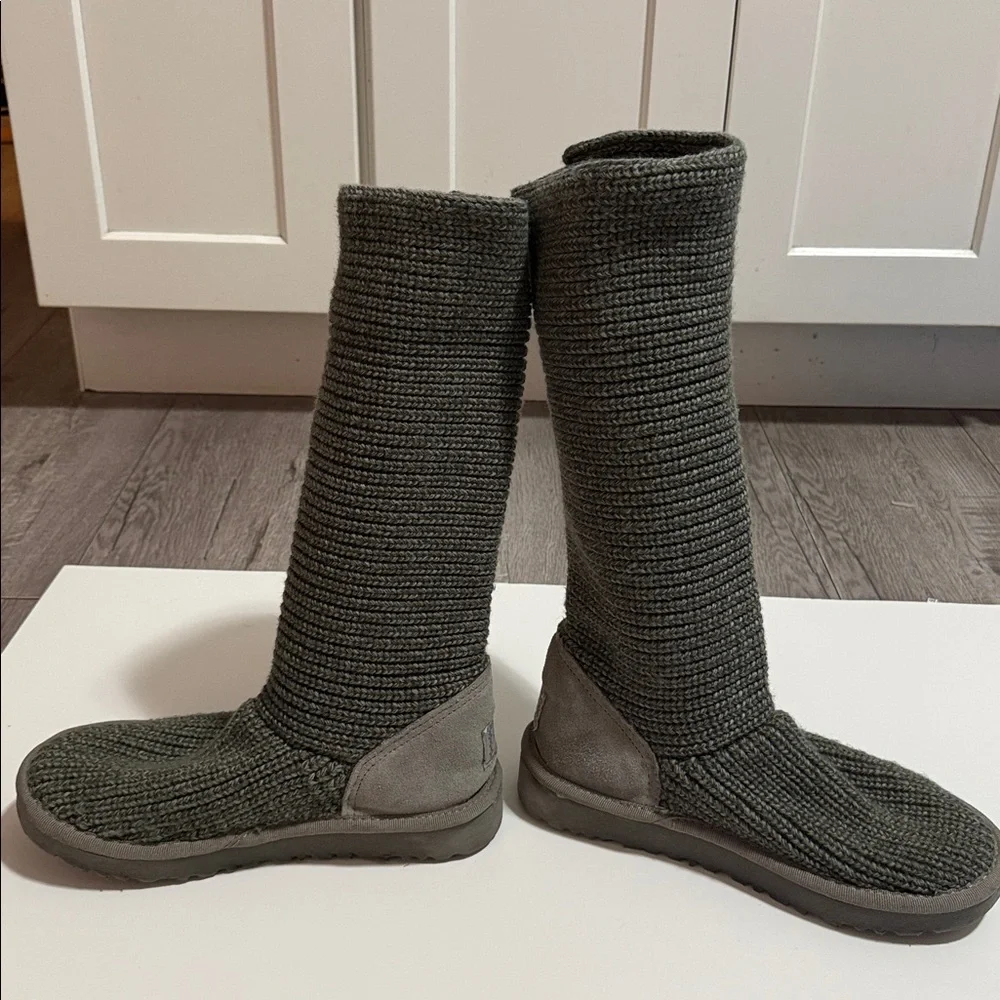 Authentic UGG Australia Classic Cardi boots Gray Size 8 - Picture 4 of 12